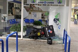Pizzabezorger rijdt dierenkliniek in