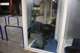 Pizzabezorger rijdt dierenkliniek in