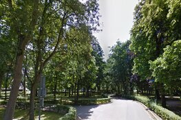 Muiderbergers hobbelen met auto door hun dorp: slechte wegen worden niet gerepareerd