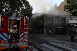 Brandweerman in ziekenhuis na krijgen kopstoot tijdens brand in Bussum