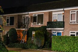 Man uit brandende woning gered
