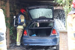 Auto brandt volledig uit in Bussum