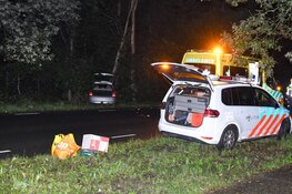 Auto tegen boom in Hilversum