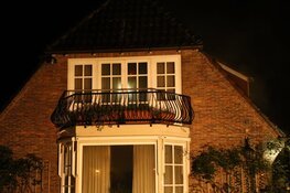 Brand in vrijstaande woning Blaricum: bewoonster naar ziekenhuis