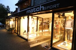 Flinke schade aan winkelpand Laren na ramkraak met auto