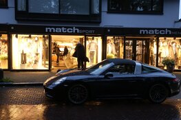 Flinke schade aan winkelpand Laren na ramkraak met auto