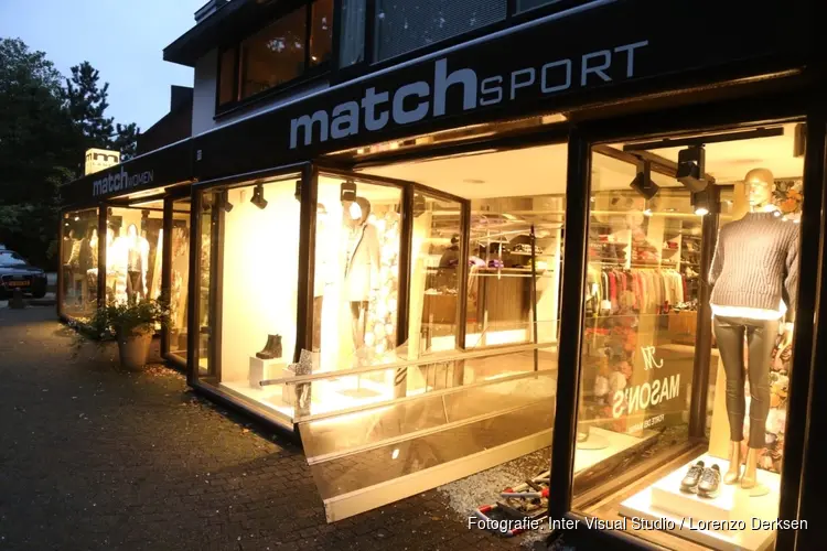 Getuigen gezocht voor ramkraak winkel