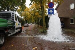 Brandkraan-aansluiting kapot: waterballet in Huizen