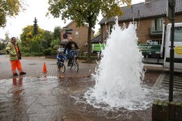 Brandkraan-aansluiting kapot: waterballet in Huizen