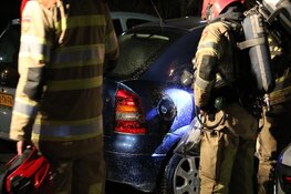 Verbrande doek uit tank gehaald na autobrand in Bussum