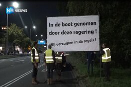 Zo probeerden zes bevriende boeren met een 'varende tractor' de Hofvijver te bereiken