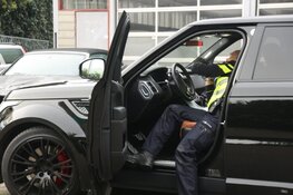 Militairen assisteren bij groot politie-onderzoek in Huizen