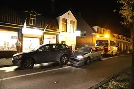 Auto ramt geparkeerde auto in 's-Graveland