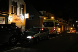 Auto ramt geparkeerde auto in 's-Graveland