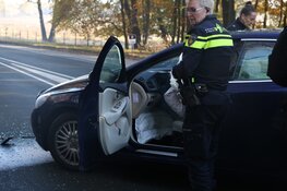 Ongeval in Huizen: twee auto's total loss