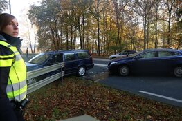 Ongeval in Huizen: twee auto's total loss