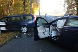 Ongeval in Huizen: twee auto's total loss
