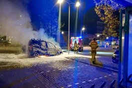 Auto verwoest door brand in Hilversum