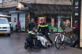 Fietsers naar ziekenhuis na botsing in Huizen