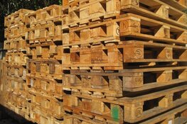 Honderd pallets gestolen van terrein achter bedrijf in Hilversum