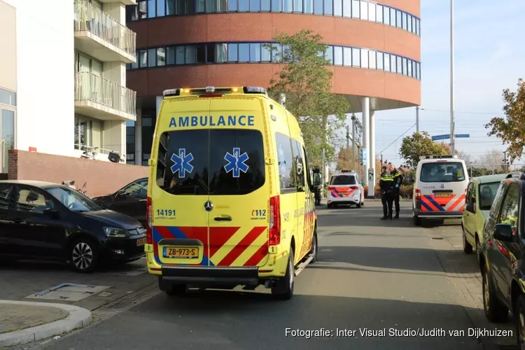 Mishandelde man zwaargewond aangetroffen op straat in Hilversum: verdachte op de vlucht