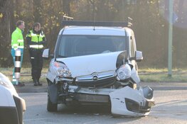 Auto totall loss na botsing in Naarden