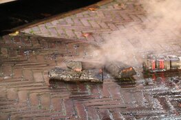 Brandweerpiet helpt een handje bij brand in Bussum