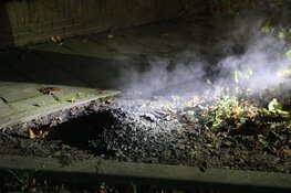 Brandweerpiet helpt een handje bij brand in Bussum