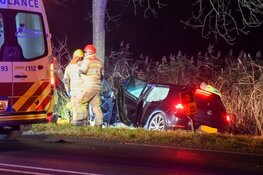 Bestuurder bekneld na botsing Kortenhoef