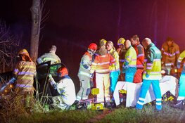 Bestuurder bekneld na botsing Kortenhoef