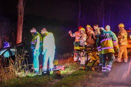 Bestuurder bekneld na botsing Kortenhoef