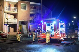 Twee auto&#39;s door brand verwoest in Huizen