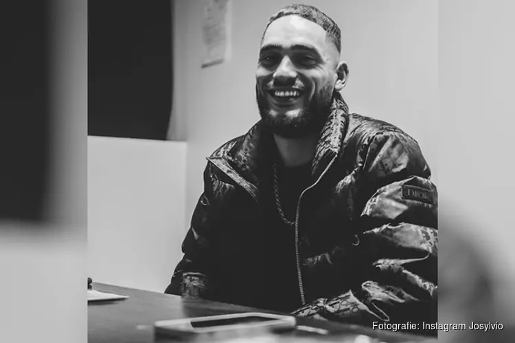 Naarder rapper Josylvio brengt ode aan jarig Van Dik Hout: &#39;Stil in mij&#39; in nieuw jasje