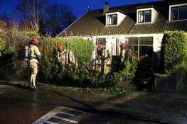 Heg in brand in Huizen