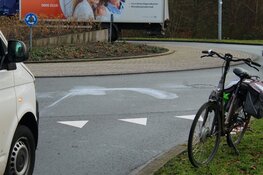 Politiebusje rijdt vrouw aan