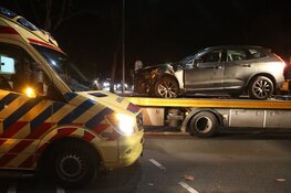 Auto tegen lantaarnpaal