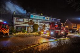 Woning uitgebrand in Maartensdijk: bewoners naar ziekenhuis