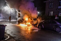 Auto in vlammen op in Hilversum