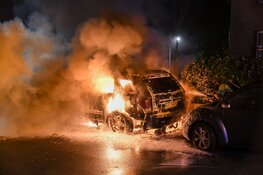 Auto in vlammen op in Hilversum