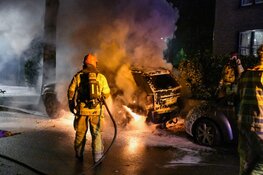 Auto in vlammen op in Hilversum
