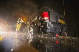 Uitgebrande auto vliegt voor tweede keer in brand