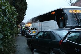 Fietsster overleden na aanrijding door NS-bus in Bussum, kind ongedeerd