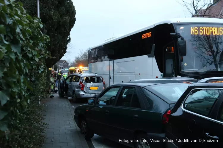 Fietsster overleden na aanrijding door NS-bus in Bussum, kind ongedeerd
