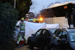 Fietsster overleden na aanrijding door NS-bus in Bussum, kind ongedeerd