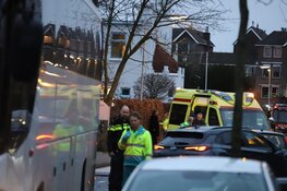 Fietsster overleden na aanrijding door NS-bus in Bussum, kind ongedeerd