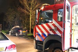 Auto brandt volledig uit in Weesp