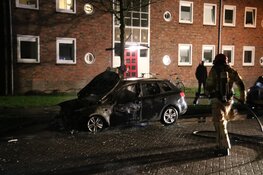 Auto brandt volledig uit in Weesp