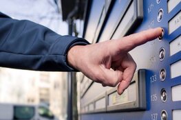 Twee mannen bestelen Weesper bejaarde van 11.000 euro