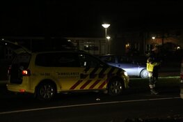 Chaos door aanrijding busje en scooterrijder