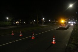 Chaos door aanrijding busje en scooterrijder